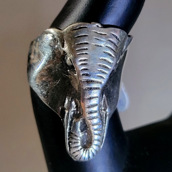 Solid 925 Silver Elephant Ring - Picture 2 of 4
